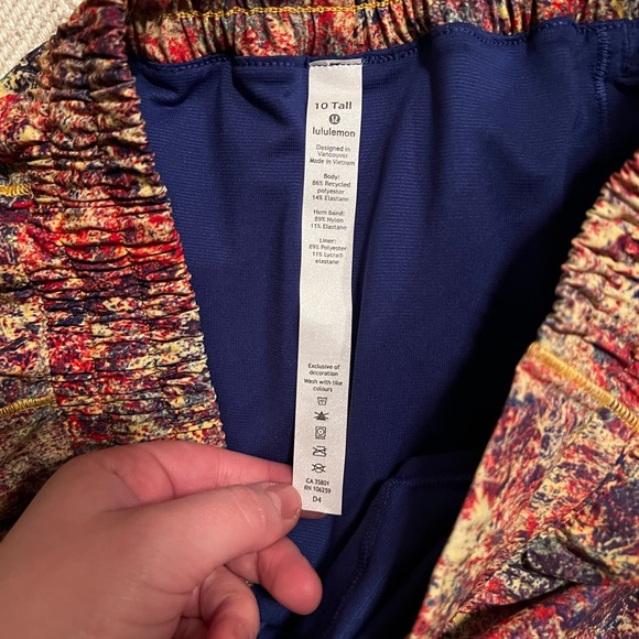 Lululemon shorts - Picture 6 of 7